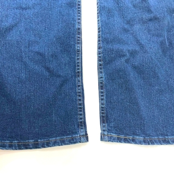 Men's Wrangler Regular Fit Performance Series Flex Waistband Jeans - Picture 4 of 8